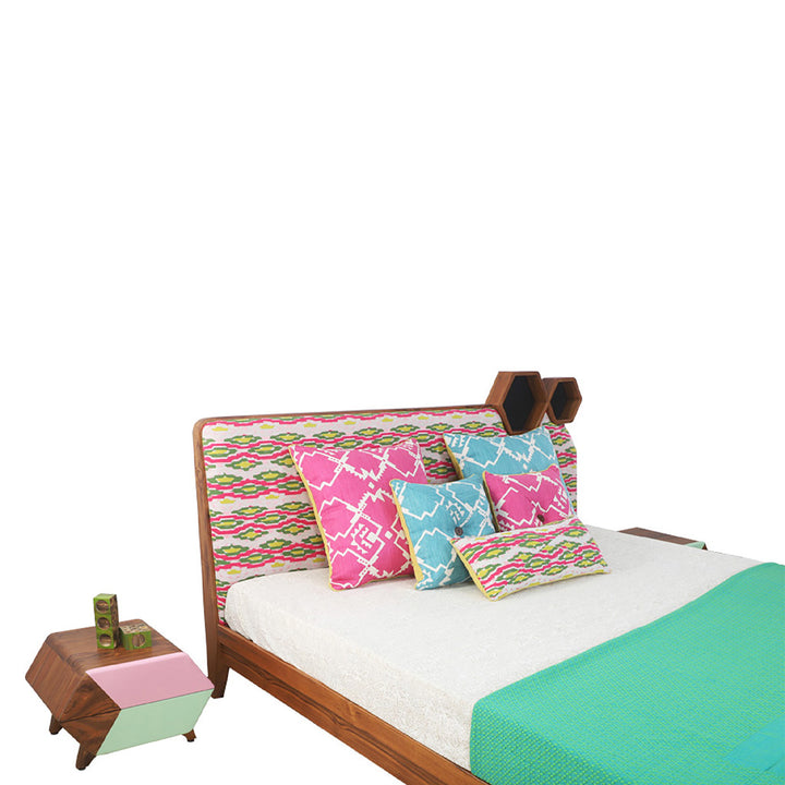 Xira - Queen Size Bed