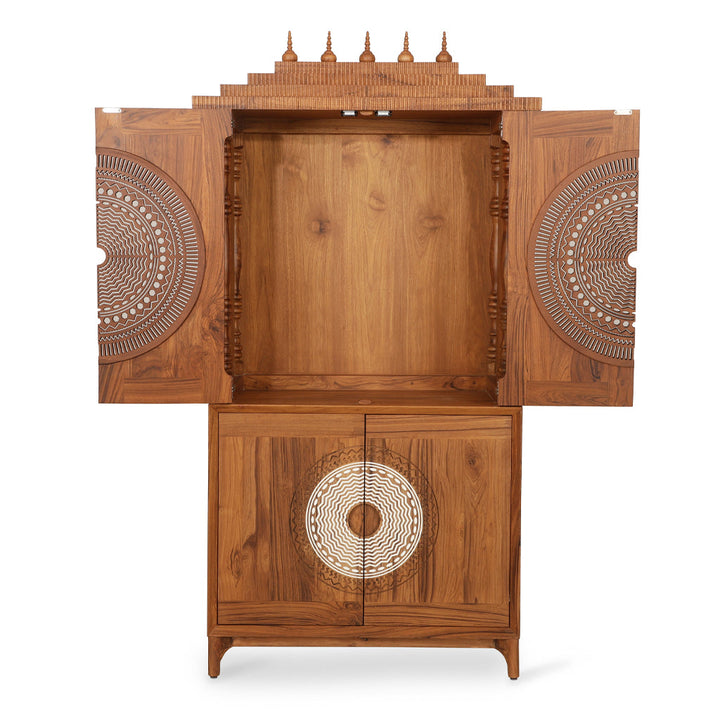 Kuil Teakwood Temple with Carved Structure