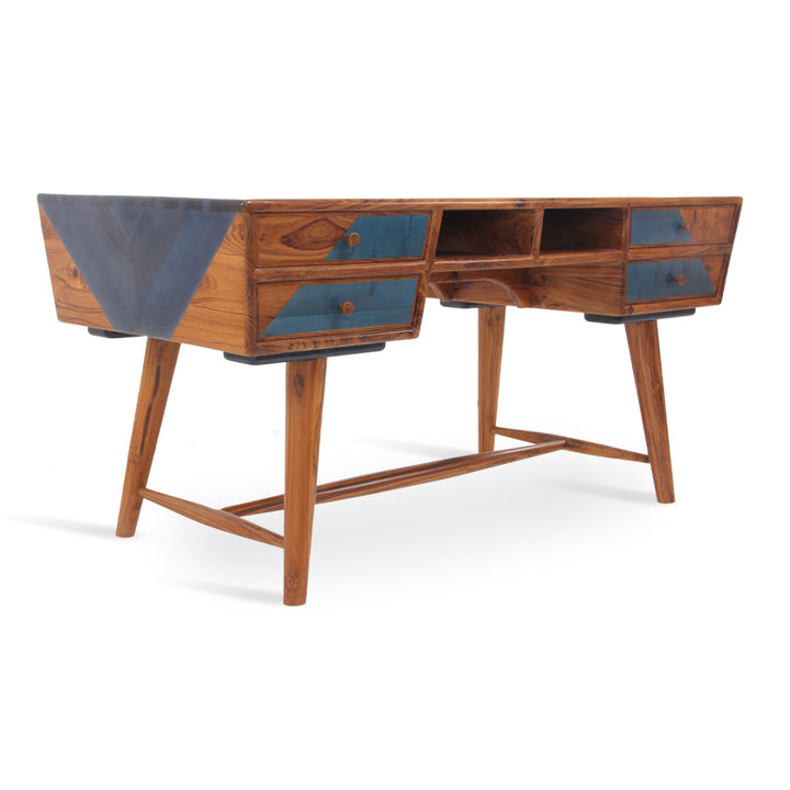 Aizvara - Study Table